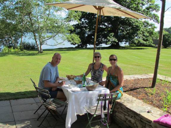 Almoço com a Rise e a Quentin, na sua casa em Lakeville, estado de Connecticut, nos Estados Unidos